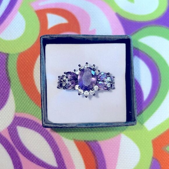 Purple Amethyst Rhodium Setting Cocktail Engagement Ring size 7 New in Gift Box - Picture 1 of 3